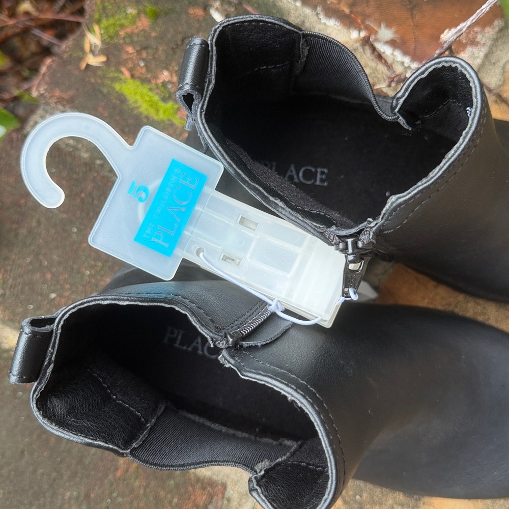 The Children’s Place Black Ankle Boots size 5 - Picture 2 of 7